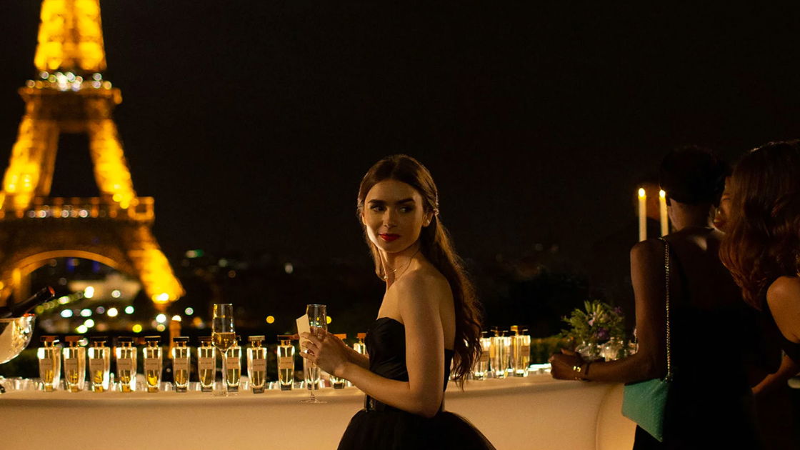 Copertina di Arriva Emily in Paris, fiaba moderna al sapore di Sex and the city