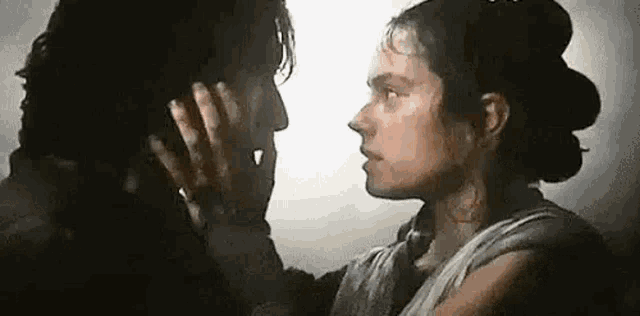 Copertina di Star Wars: L'ascesa di Skywalker, il romanzo svela la verità sul bacio tra Rey e Kylo Ren