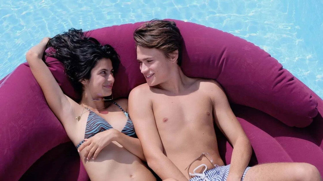 Copertina di La magia dell'estate nel trailer ufficiale di Sotto il sole di Riccione