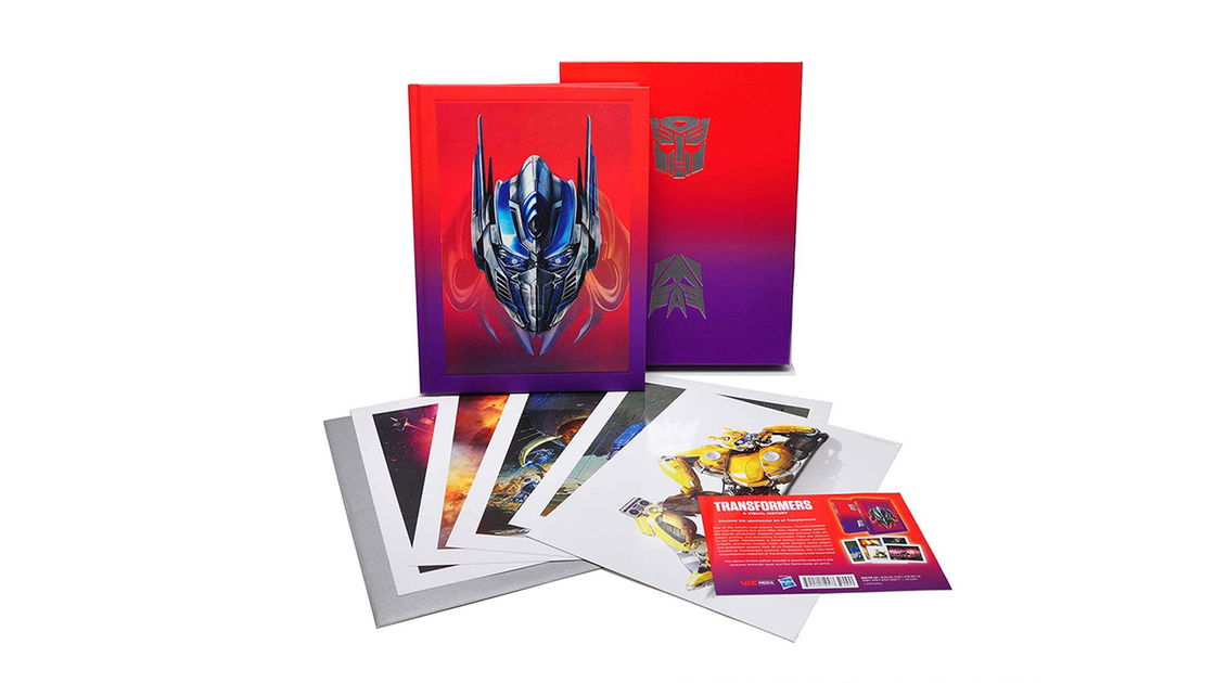 Copertina di Transformers: A Visual History è un fantastico oggetto da collezione (ed è su Amazon!)