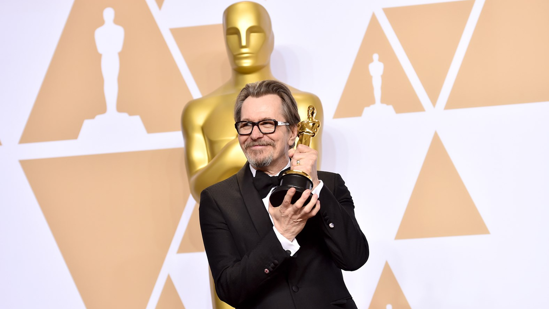 Copertina di Gary Oldman: l'ex moglie lo accusa di violenza, ma il figlio lo difende