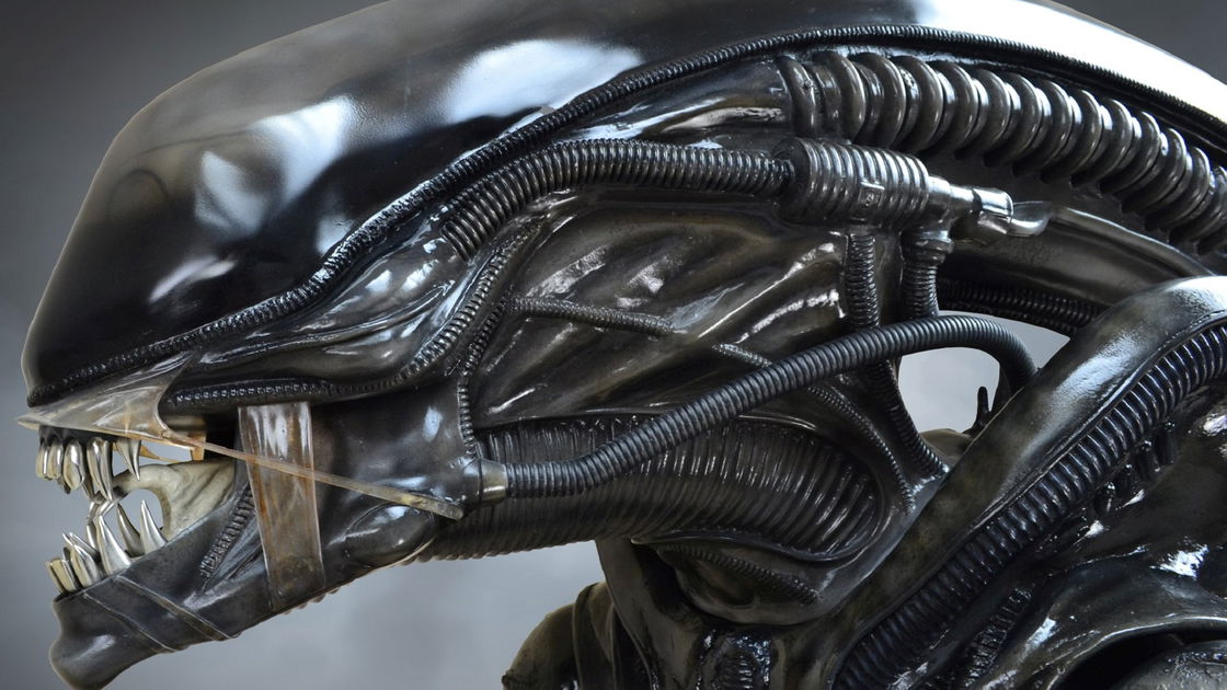 Copertina di Alien, la statua dello Xenomorfo da 8mila dollari