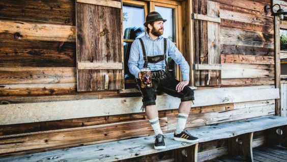 Copertina di Adidas per l'Oktoberfest: ecco la nuova scarpa che non si sporca