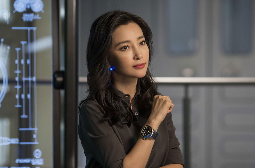 Copertina di Shark - Il primo squalo: Li BingBing racconta le terrificanti riprese sott'acqua, 'Pensavo che sarei morta'