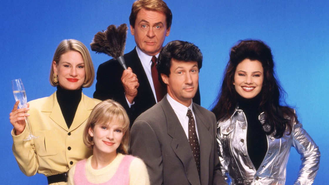 Copertina di La Tata, la sitcom cult anni Novanta diventa un musical
