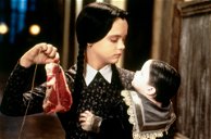 Wednesday Cover: Tim Burton regisseert een live-action serie op Wednesday Addams voor Netflix