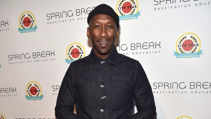 Copertina di True Detective 3: il premio Oscar Mahershala Ali nel cast della serie