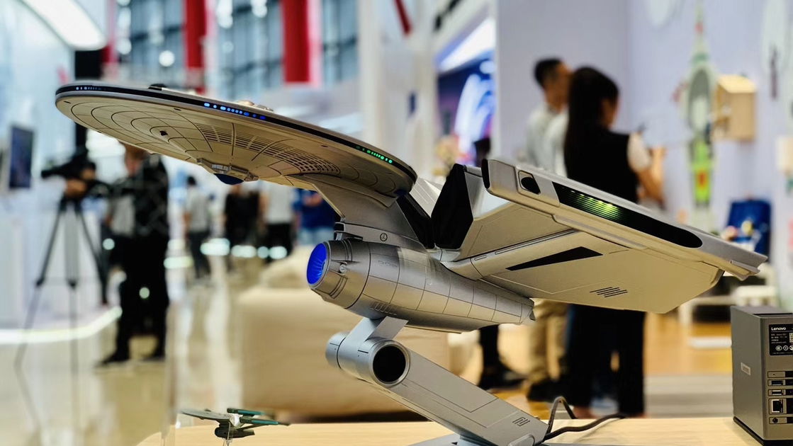 La portada Enterprise de Star Trek se convierte en una PC de Lenovo