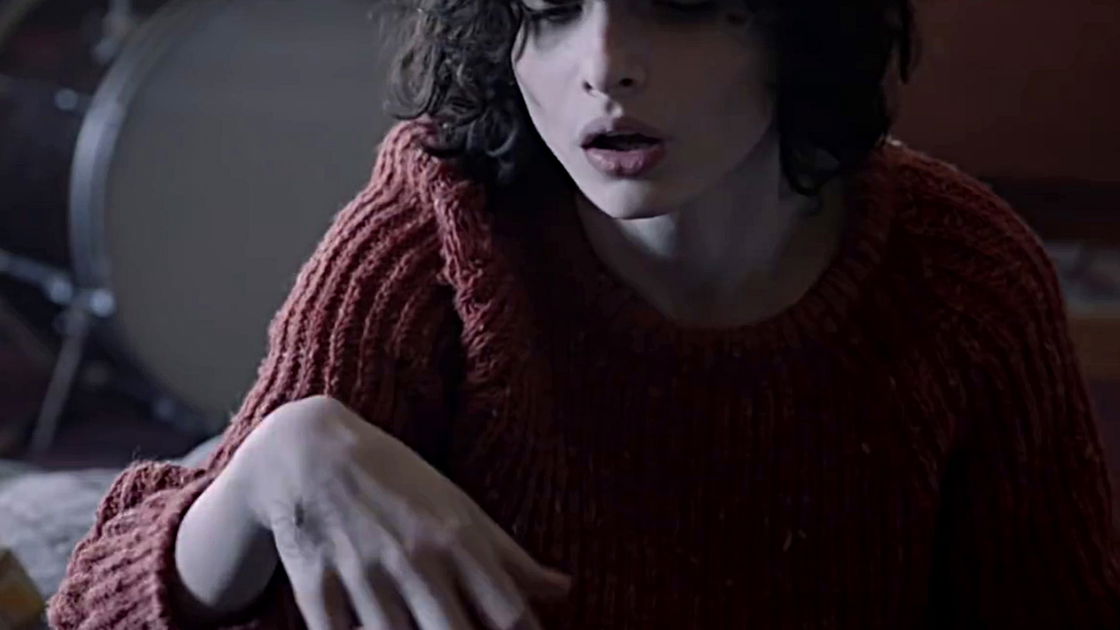 Copertina di Finn Wolfhard parla del suo ruolo malvagio in The Turning