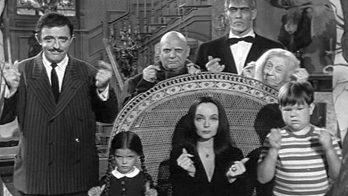 Copertina di La Famiglia Addams: 10 curiosità sulla mitica serie TV anni '60