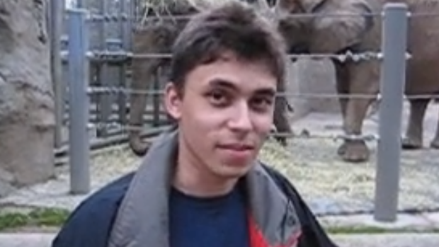 Copertina di YouTube, dopo 13 anni il primo utente a caricare un video potrebbe tornare a farlo