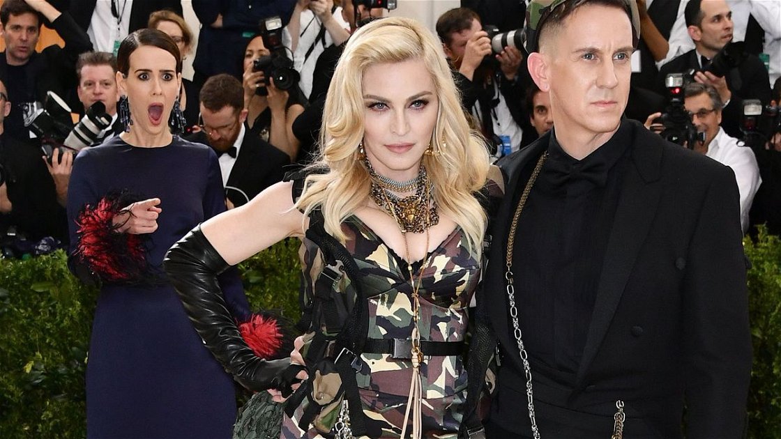 Copertina di La reazione di Sarah Paulson al look di Madonna al Met Gala