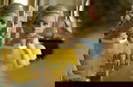 Copertina di Kristen Stewart con un look iconico di Lady Diana sul set di Spencer
