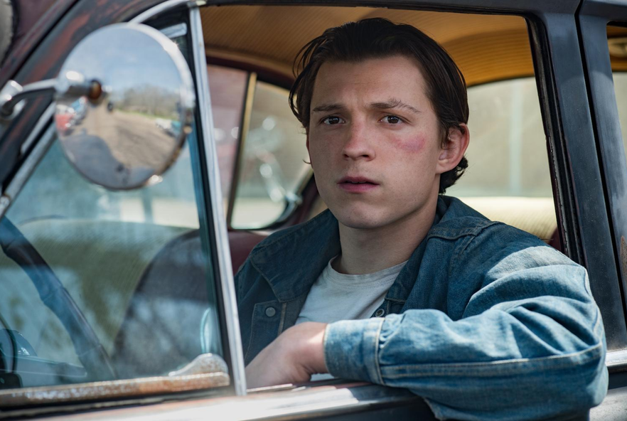 Copertina di The Devil All the Time, le prime immagini con Tom Holland e Robert Pattinson