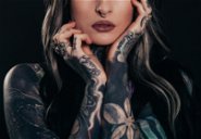 Copertina di I tatuaggi cover-up su sfondo nero di Esther Garcia