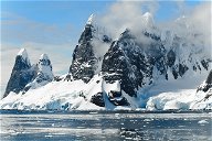 Copertina di Accoltella il collega-scienziato in Antartide: gli spoilerava la fine dei libri