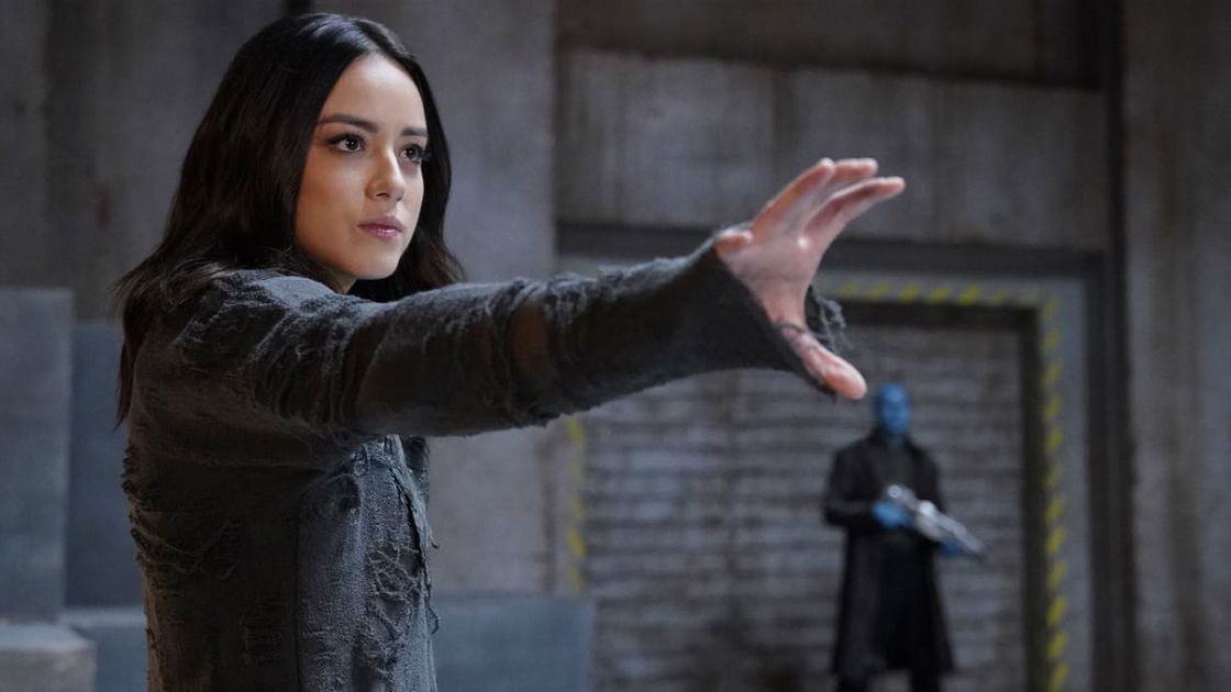 Copertina di Agents of S.H.I.E.L.D., Chloe Bennet mostra il nuovo look di Quake