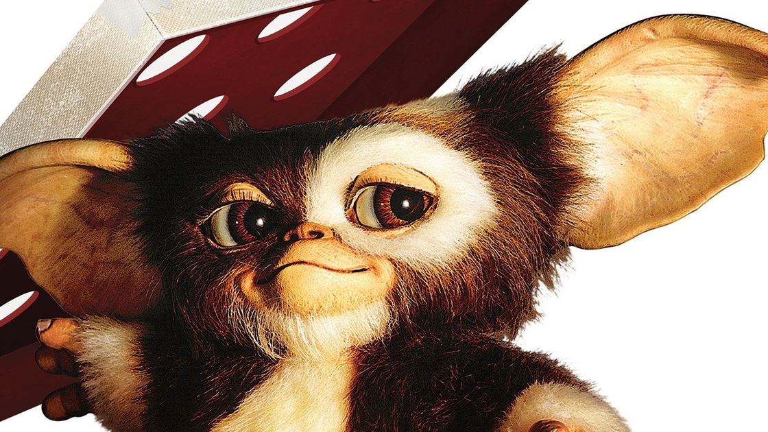 Copertina di Secrets of the Mogwai: Ming-Na Wen e Matthew Rhys nel cast di voci (mentre Gizmo torna in 'carne e ossa' in uno spot)
