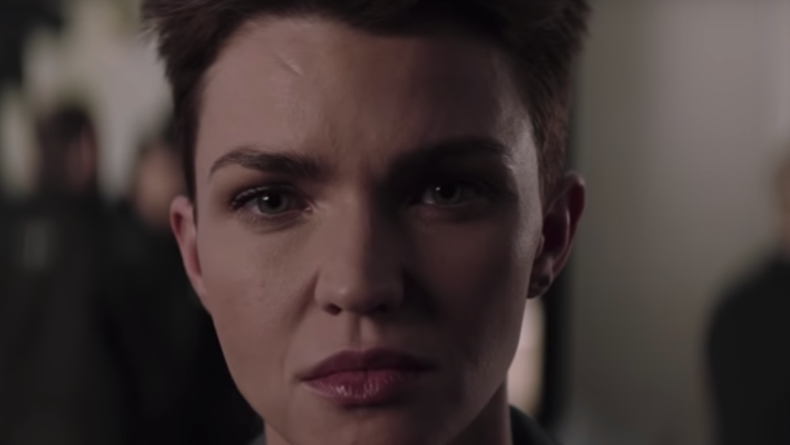 Copertina di Batwoman, l'oscuro trailer presenta la nuova eroina di Gotham