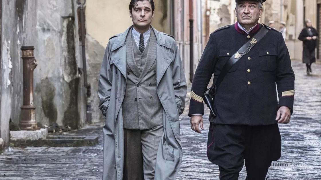 Copertina di Il Commissario Ricciardi: cast e personaggi della serie con Lino Guanciale