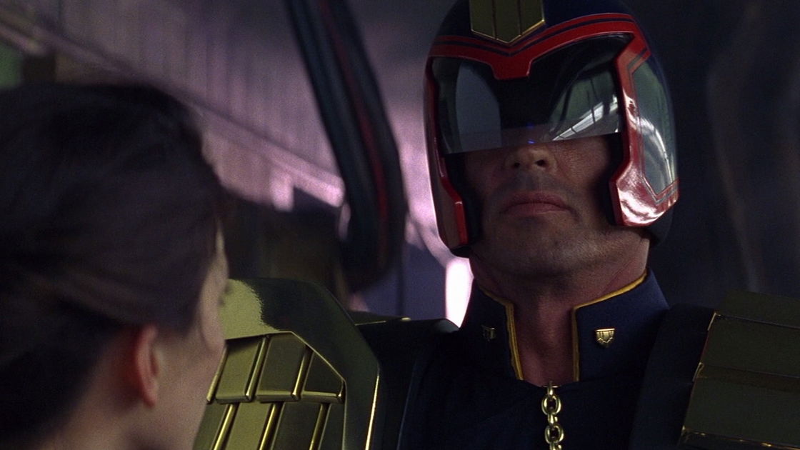 Copertina di Dredd - La legge sono io: il cast di un film action divenuto cult