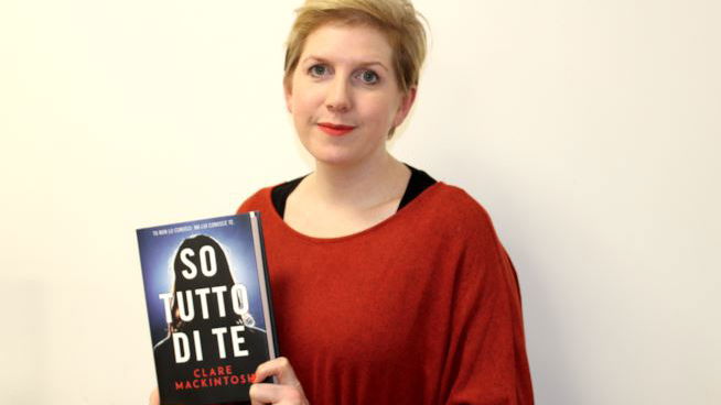 Copertina di So tutto di te, recensione del romanzo di Clare Mackintosh