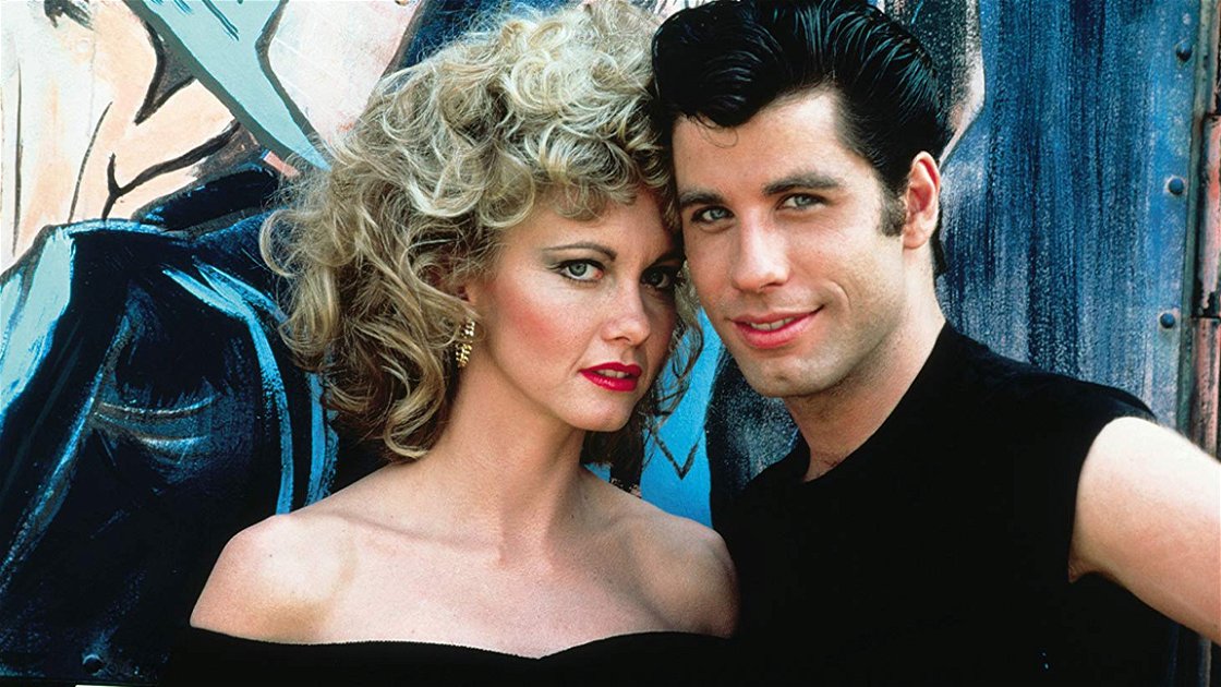 Copertina di Grease, l'emozionante reunion di John Travolta e Olivia Newton-John dopo 41 anni