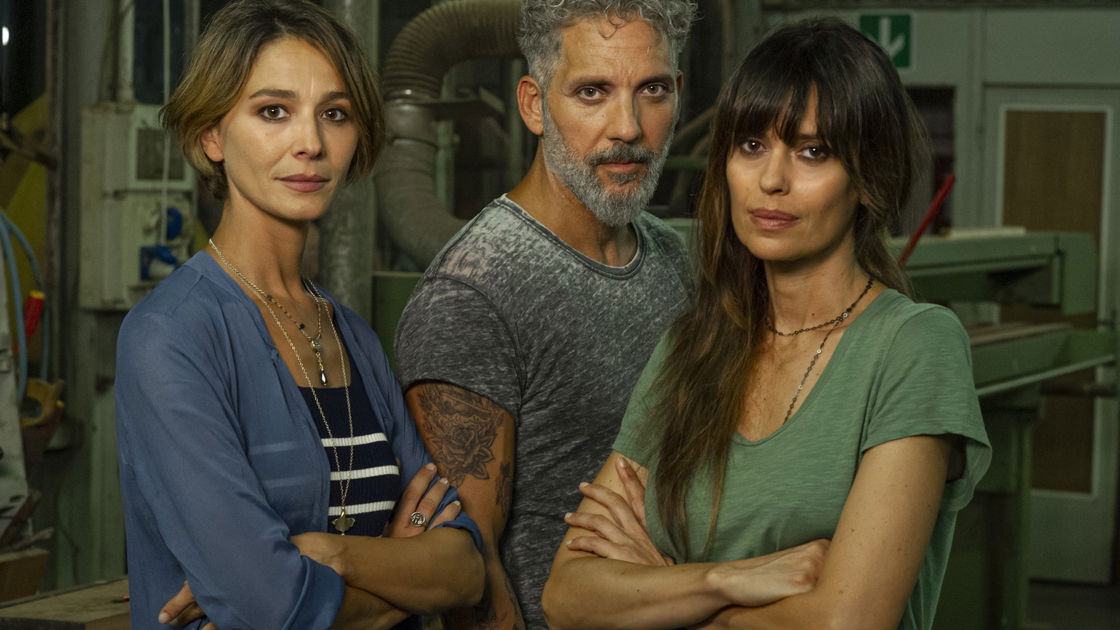 Copertina di Gli orologi del diavolo parte a novembre su Rai1: teaser e nuove immagini