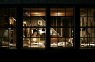 Portada de La casa de la noche - La casa oscura: el tráiler del thriller psicológico de David Bruckner