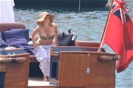 Copertina di Gillian Anderson senza veli in vacanza a Portofino