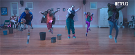 Una ballerina allena un gruppo di bambine in Feel the beat, in arrivo su Netflix