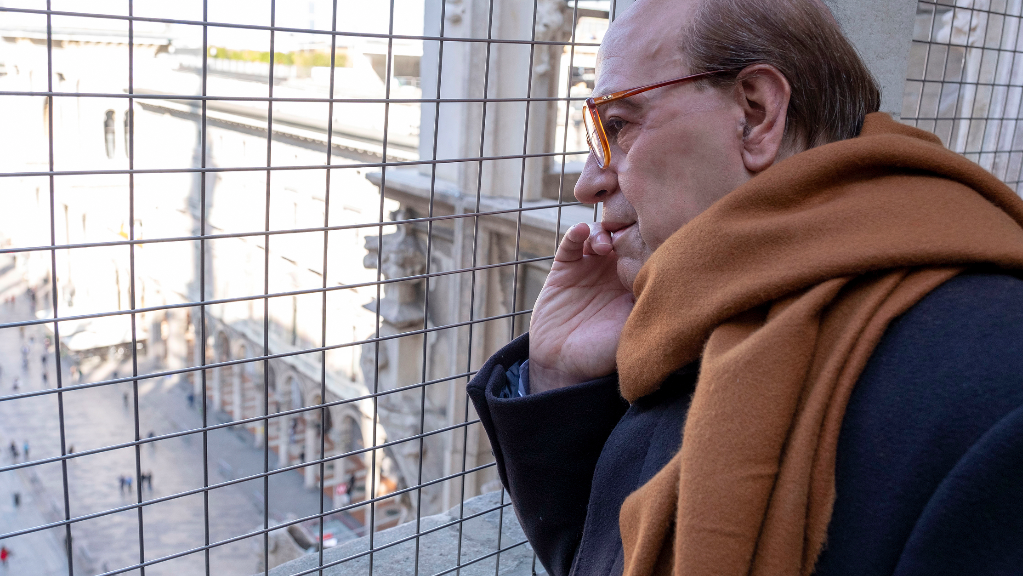 Copertina di Gianni Amelio e Pierfrancesco Favino su Hammamet: raccontiamo il Craxi uomo ed esule
