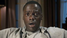 Copertina di Scappa - Get Out: la spiegazione del finale del film (e perché è stato cambiato)