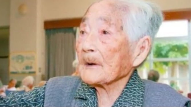 Copertina di Nabi Tajima è morta a 117 anni: era la persona più vecchia del mondo