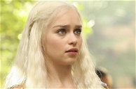 Copertina di Emilia Clarke rivela: ho sentito la pressione di girare le scene di nudo in Game of Thrones
