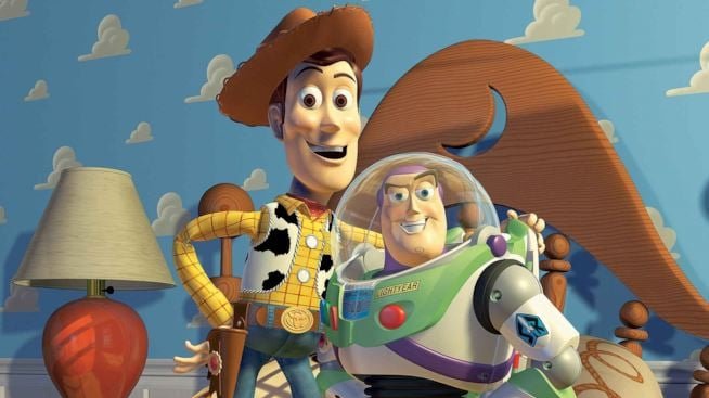 Copertina di Toy Story 4, Tim Allen saluta Buzz Lightyear