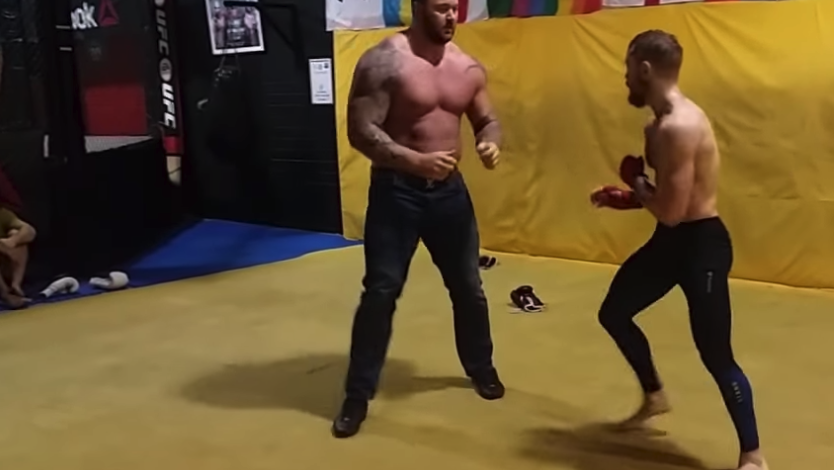 Copertina di Conor McGregor ha avuto il coraggio di affrontare la Montagna di Game of Thrones