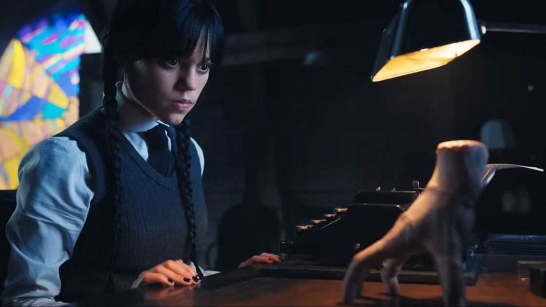Copertina di Mercoledì, chi ha interpretato Mano e come nella serie Netflix