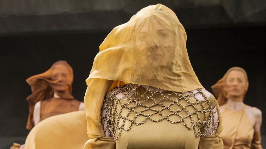 Εξώφυλλο του Dune: the Sisterhood, όλα τα νέα: η σκηνοθεσία της σειράς prequel περνά στον σκηνοθέτη του Τσερνομπίλ