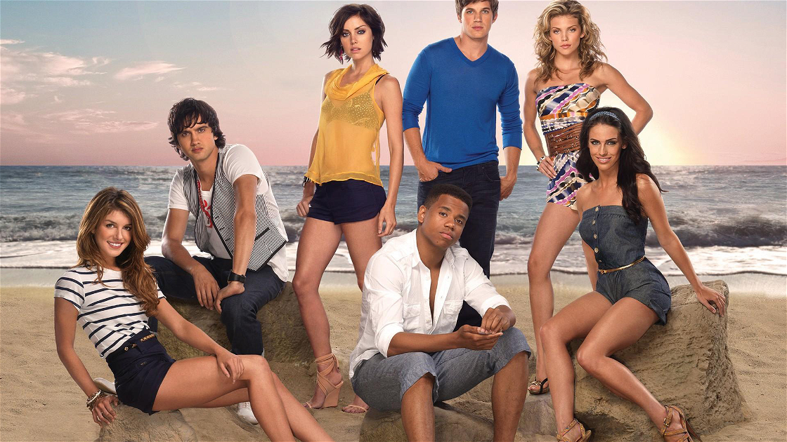 Εξώφυλλο του 90210: οι χαρακτήρες της σειράς είναι οι κληρονόμοι της Μπρέντα, του Ντύλαν και των συν.