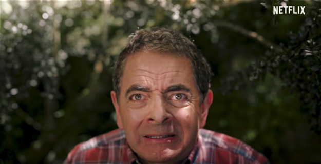 Immagine di Rowan Atkinson torna nella folle serie Netflix Man Vs Bee