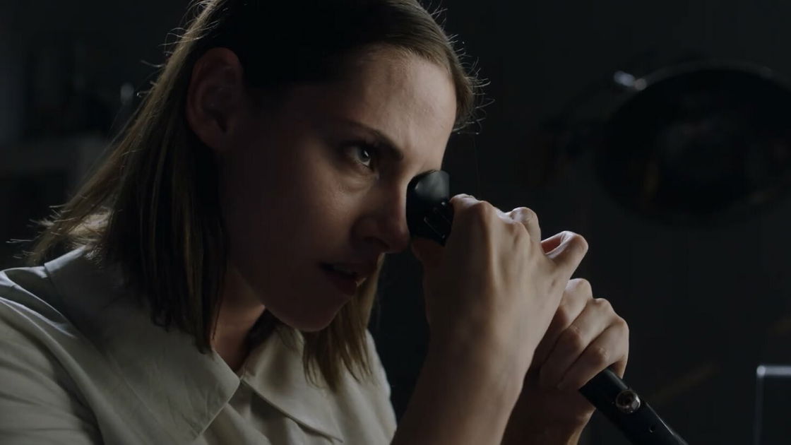 Copertina di Kristen Stewart a caccia di organi per David Cronenberg nel trailer di Crimes of the Future