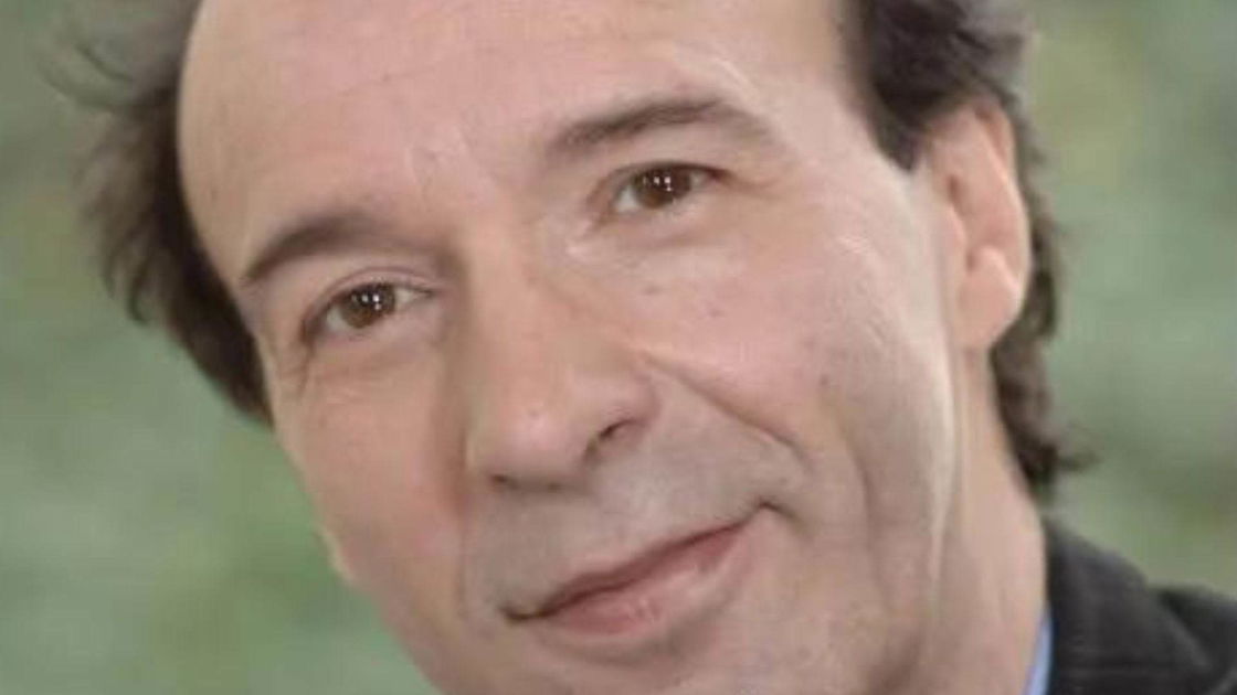 Copertina di Il nuovo spettacolo di Roberto Benigni in streaming, ecco dove e quando