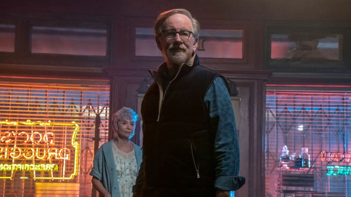 Copertina di Steven Spielberg usa un iPhone per girare il nuovo progetto