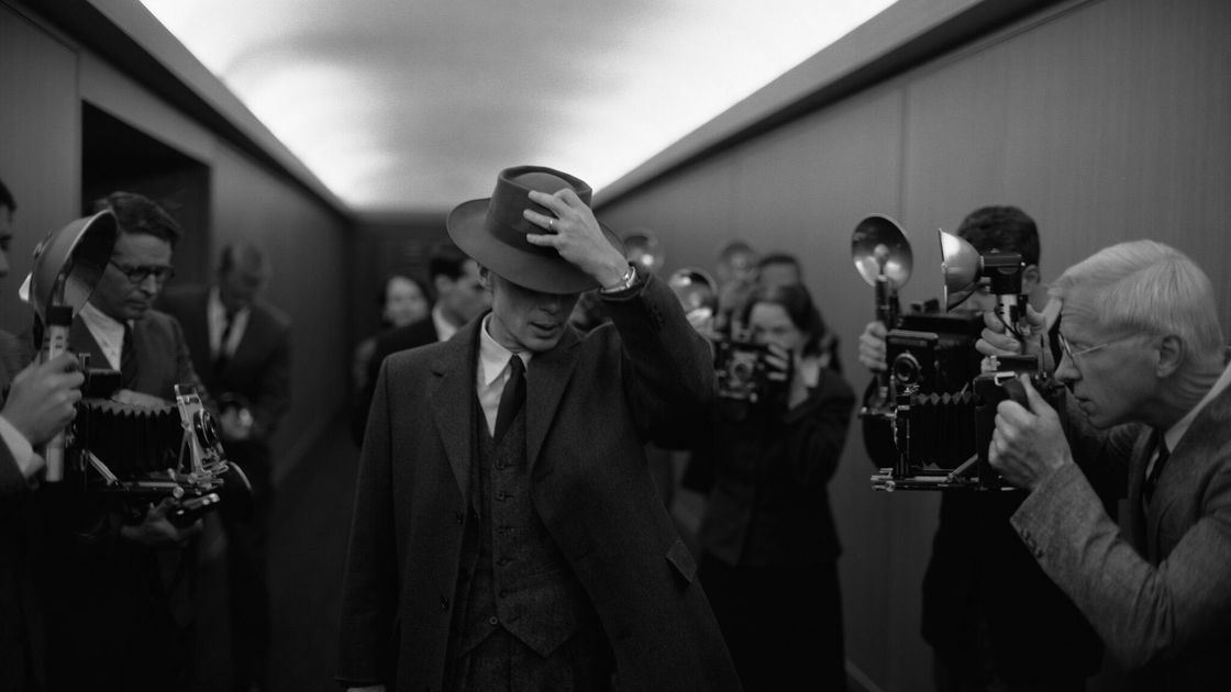 Copertina di Oppenheimer, Nolan è tornato: il teaser trailer del film