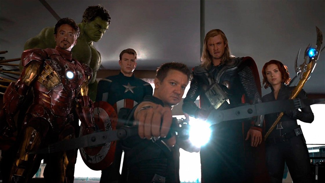 Obálka milostných zpráv Avengers pro Jeremyho Rennera
