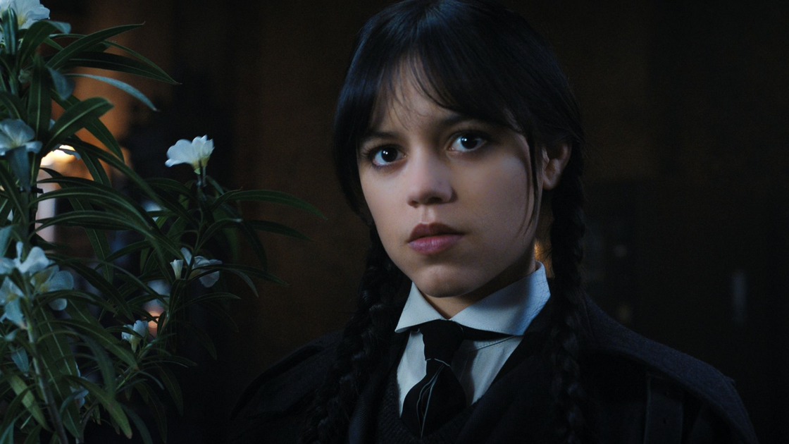 Copertina di Jenna Ortega, abito mozzafiato ai Golden Globe 2023
