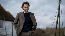 Cover by Tom Hiddleston protagonist of two series for Apple TV +