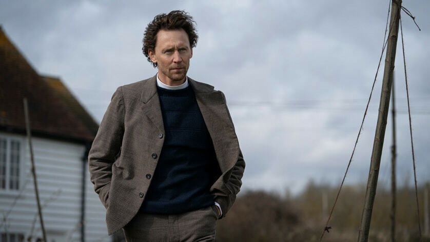 Copertina di Tom Hiddleston protagonista di due serie per Apple TV+