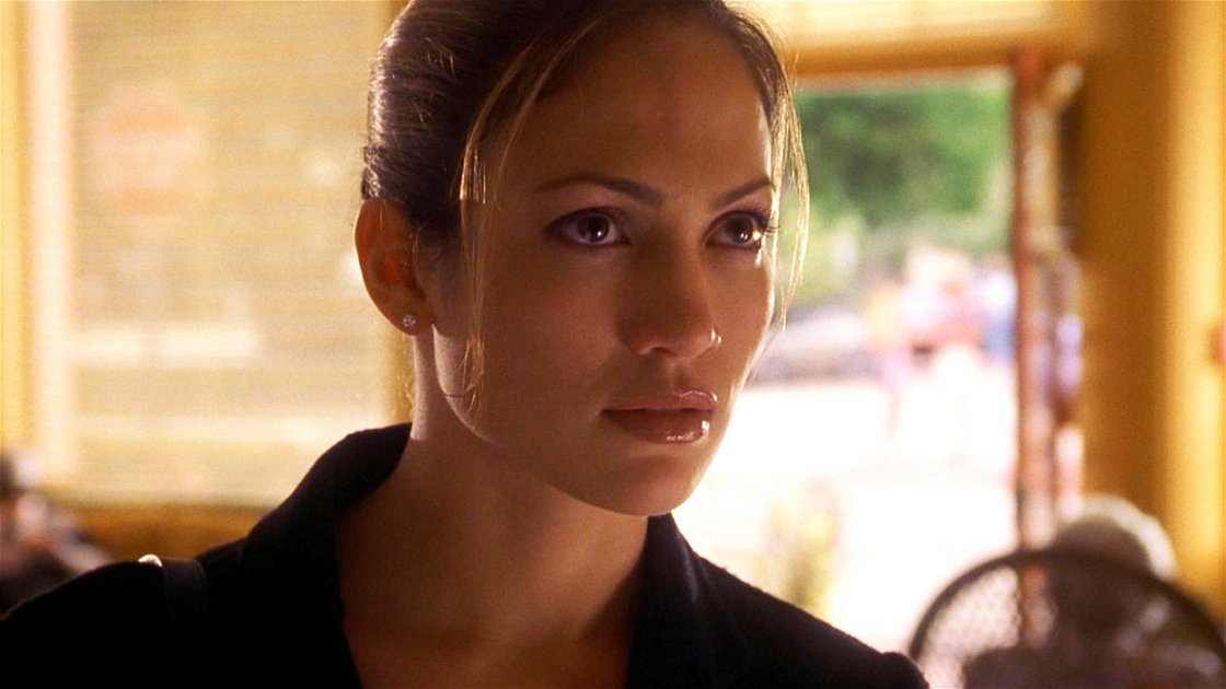 Copertina di The Mother: Jennifer Lopez è un'assassina letale nel nuovo action movie Netflix